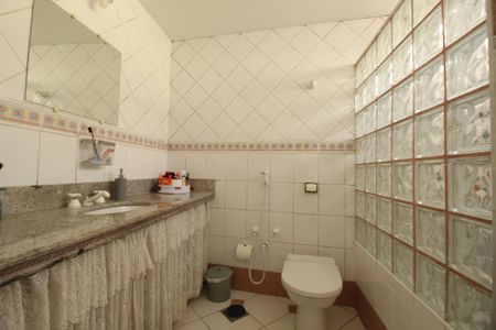 Casa à venda com 268m², 4 quartos e 4 vagasBanheiro Suíte 