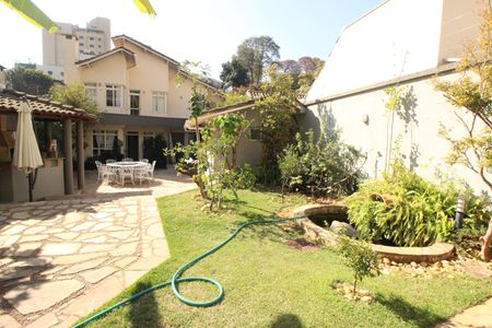 Casa à venda com 268m², 4 quartos e 4 vagasQuintal