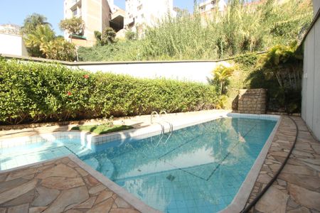 Casa à venda com 268m², 4 quartos e 4 vagasPiscina