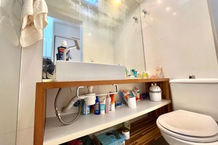 Apartamento à venda com 68m², 2 quartos e 1 vaga Apartamento à venda com 68m², 2 quartos e 1 vagaBanheiro da Suíte