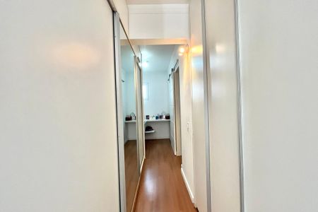Apartamento à venda com 68m², 2 quartos e 1 vaga Apartamento à venda com 68m², 2 quartos e 1 vagaCloset da suíte