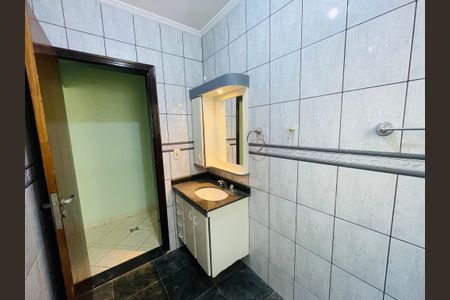 Casa à venda com 126m², 3 quartos e 2 vagasBanheiro 1