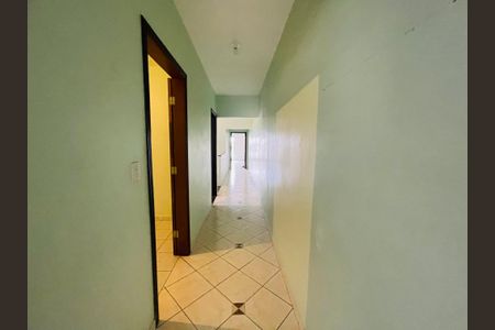 Casa à venda com 126m², 3 quartos e 2 vagasCorredor interno