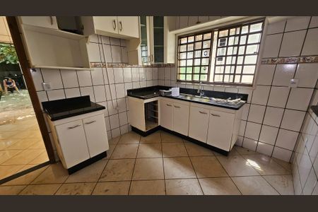 Casa para alugar com 229m², 3 quartos e 3 vagas Casa para alugar com 229m², 3 quartos e 3 vagasCozinha