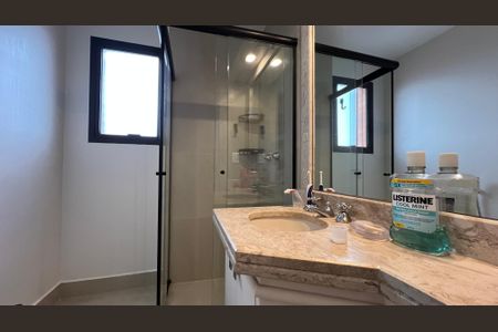 Apartamento à venda com 237m², 4 quartos e 5 vagas Apartamento à venda com 237m², 4 quartos e 5 vagasBanheiro da Suíte 3