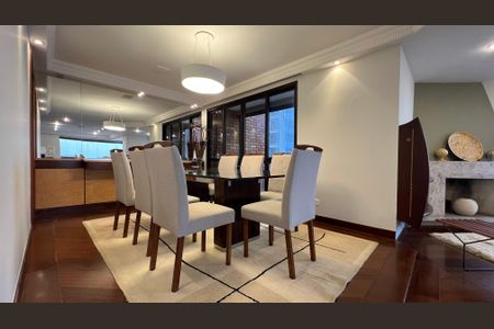 Apartamento à venda com 237m², 4 quartos e 5 vagas Apartamento à venda com 237m², 4 quartos e 5 vagasSala de Jantar