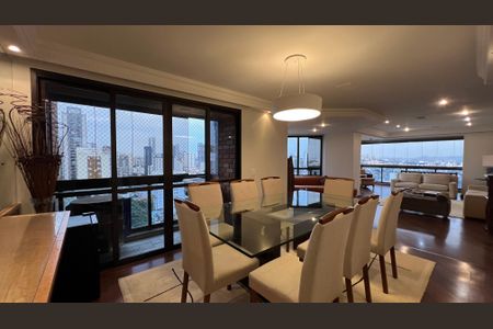 Apartamento à venda com 237m², 4 quartos e 5 vagas Apartamento à venda com 237m², 4 quartos e 5 vagasSala de Jantar