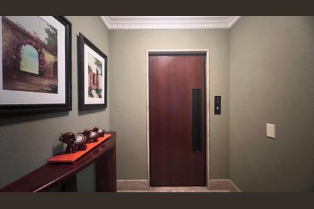 Apartamento à venda com 237m², 4 quartos e 5 vagas Apartamento à venda com 237m², 4 quartos e 5 vagasHall