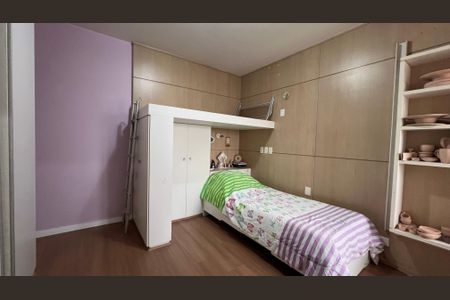 Apartamento à venda com 237m², 4 quartos e 5 vagas Apartamento à venda com 237m², 4 quartos e 5 vagasSuíte 1