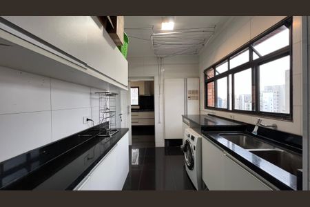 Apartamento à venda com 237m², 4 quartos e 5 vagas Apartamento à venda com 237m², 4 quartos e 5 vagasÁrea de Serviço