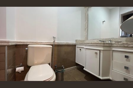 Apartamento à venda com 237m², 4 quartos e 5 vagas Apartamento à venda com 237m², 4 quartos e 5 vagasBanheiro da Suíte 2