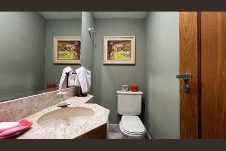 Apartamento à venda com 237m², 4 quartos e 5 vagas Apartamento à venda com 237m², 4 quartos e 5 vagasLavabo