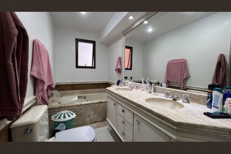 Apartamento à venda com 237m², 4 quartos e 5 vagas Apartamento à venda com 237m², 4 quartos e 5 vagasBanheiro da Suíte 4