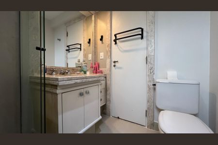 Apartamento à venda com 237m², 4 quartos e 5 vagas Apartamento à venda com 237m², 4 quartos e 5 vagasBanheiro da Suíte 3