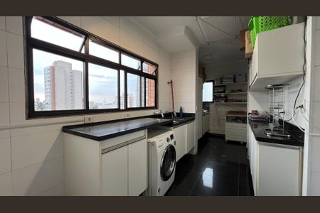 Apartamento à venda com 237m², 4 quartos e 5 vagas Apartamento à venda com 237m², 4 quartos e 5 vagasÁrea de Serviço