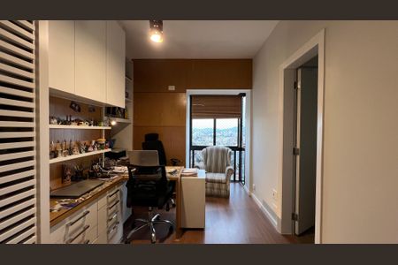 Apartamento à venda com 237m², 4 quartos e 5 vagas Apartamento à venda com 237m², 4 quartos e 5 vagasSuíte 2