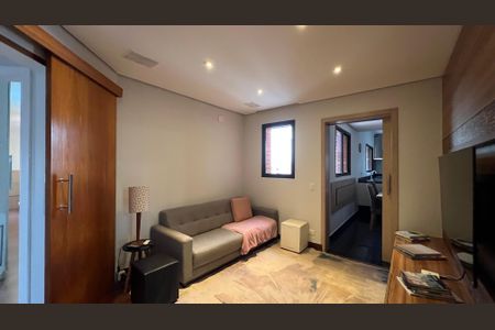 Apartamento à venda com 237m², 4 quartos e 5 vagas Apartamento à venda com 237m², 4 quartos e 5 vagasSala de TV