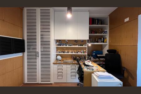 Apartamento à venda com 237m², 4 quartos e 5 vagas Apartamento à venda com 237m², 4 quartos e 5 vagasSuíte 2