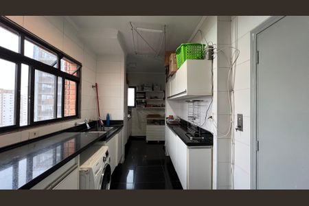 Apartamento à venda com 237m², 4 quartos e 5 vagas Apartamento à venda com 237m², 4 quartos e 5 vagasÁrea de Serviço