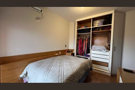 Apartamento à venda com 237m², 4 quartos e 5 vagas Apartamento à venda com 237m², 4 quartos e 5 vagasSuíte 3