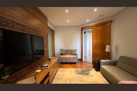 Apartamento à venda com 237m², 4 quartos e 5 vagas Apartamento à venda com 237m², 4 quartos e 5 vagasSala de TV