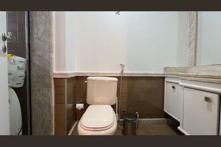 Apartamento à venda com 237m², 4 quartos e 5 vagas Apartamento à venda com 237m², 4 quartos e 5 vagasBanheiro da Suíte 2