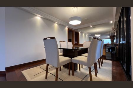 Apartamento à venda com 237m², 4 quartos e 5 vagas Apartamento à venda com 237m², 4 quartos e 5 vagasSala de Jantar