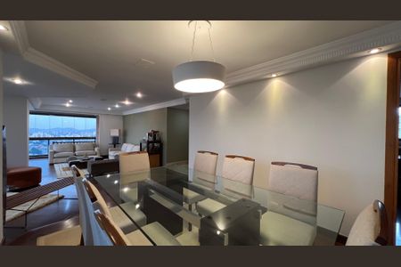 Apartamento à venda com 237m², 4 quartos e 5 vagas Apartamento à venda com 237m², 4 quartos e 5 vagasSala de Jantar