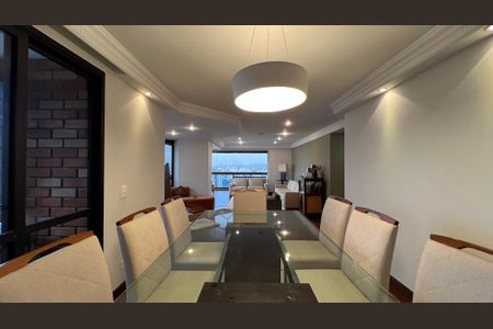 Apartamento à venda com 237m², 4 quartos e 5 vagas Apartamento à venda com 237m², 4 quartos e 5 vagasSala de Jantar