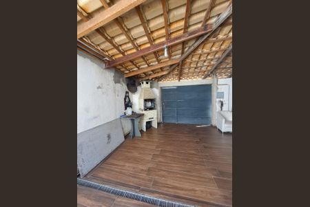 Casa à venda com 120m², 2 quartos e 3 vagas Casa à venda com 120m², 2 quartos e 3 vagasGaragem