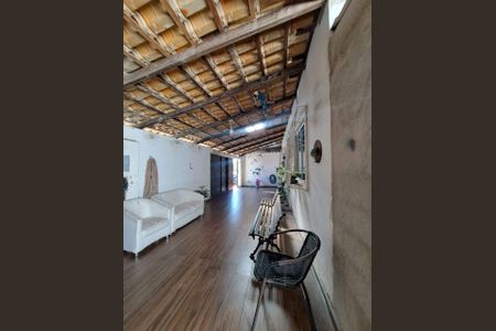 Casa à venda com 120m², 2 quartos e 3 vagas Casa à venda com 120m², 2 quartos e 3 vagasVaranda