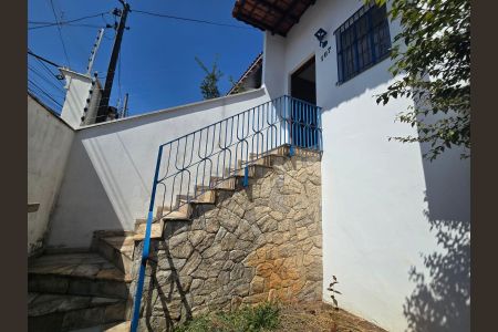 Casa à venda com 252m², 3 quartos e 3 vagas Casa à venda com 252m², 3 quartos e 3 vagasEscada acesso a Sala