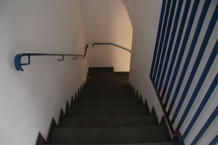 Casa à venda com 252m², 3 quartos e 3 vagasEscada acesso a Sala pela garagem 