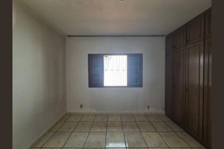 Casa à venda com 252m², 3 quartos e 3 vagas Casa à venda com 252m², 3 quartos e 3 vagasQuarto 2