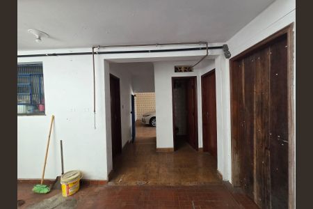 Casa à venda com 252m², 3 quartos e 3 vagas Casa à venda com 252m², 3 quartos e 3 vagasQuintal / comodo e banheiro social