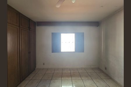 Casa à venda com 252m², 3 quartos e 3 vagas Casa à venda com 252m², 3 quartos e 3 vagasSuíte