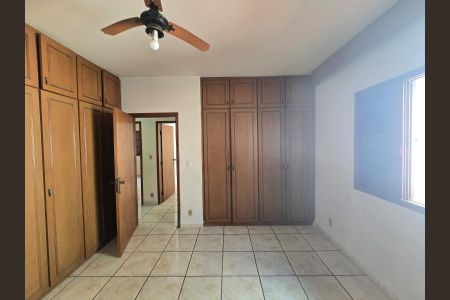 Casa à venda com 252m², 3 quartos e 3 vagas Casa à venda com 252m², 3 quartos e 3 vagasSuíte