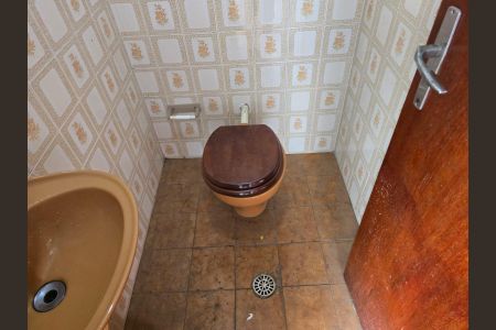 Casa à venda com 252m², 3 quartos e 3 vagas Casa à venda com 252m², 3 quartos e 3 vagasBanheiro Social 2