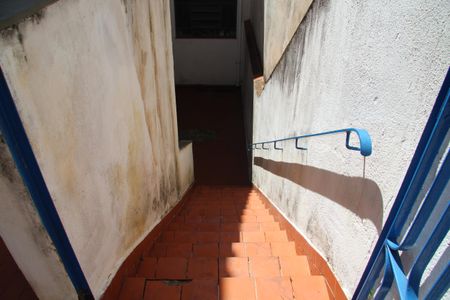 Casa à venda com 252m², 3 quartos e 3 vagasEscada acesso a garagem 