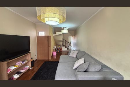 Casa à venda com 250m², 3 quartos e 6 vagas Casa à venda com 250m², 3 quartos e 6 vagasSala