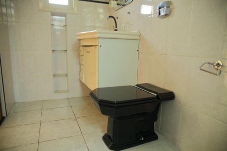 Casa à venda com 225m², 4 quartos e 2 vagasBanheiro da Suíte