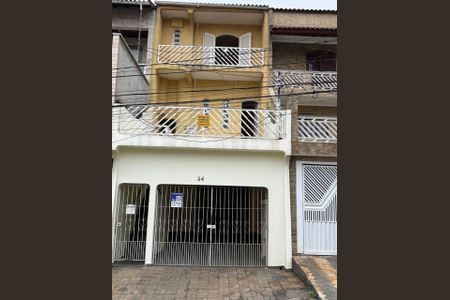 Casa à venda com 225m², 4 quartos e 2 vagas Casa à venda com 225m², 4 quartos e 2 vagasFachada