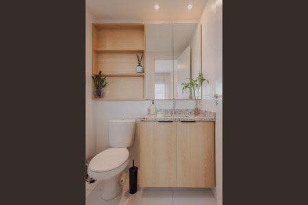 Banheiro de kitnet/studio para alugar com 1 quarto, 24m² em Pinheiros, São Paulo