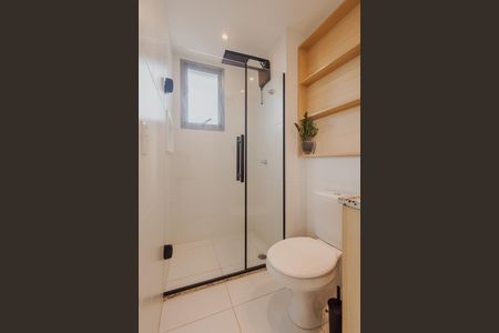 Banheiro de kitnet/studio para alugar com 1 quarto, 24m² em Pinheiros, São Paulo