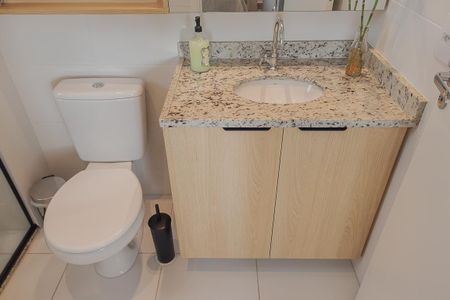 Banheiro de kitnet/studio para alugar com 1 quarto, 24m² em Pinheiros, São Paulo