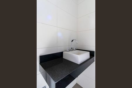 Casa de condomínio à venda com 350m², 4 quartos e 3 vagas Casa de condomínio à venda com 350m², 4 quartos e 3 vagasBanheiro Suíte 2