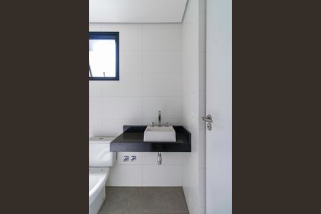 Casa de condomínio à venda com 350m², 4 quartos e 3 vagas Casa de condomínio à venda com 350m², 4 quartos e 3 vagasBanheiro Suíte 2