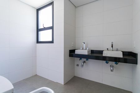 Casa de condomínio à venda com 350m², 4 quartos e 3 vagas Casa de condomínio à venda com 350m², 4 quartos e 3 vagasBanheiro Suíte 3