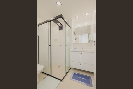 Banheiro de kitnet/studio para alugar com 1 quarto, 25m² em Pinheiros, São Paulo