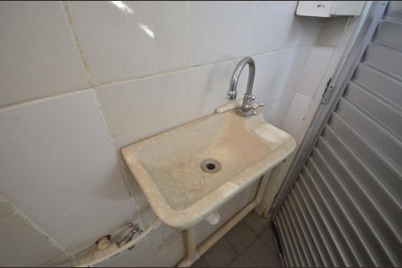 Banheiro de apartamento para alugar com 1 quarto, 30m² em Grajaú, Rio de Janeiro